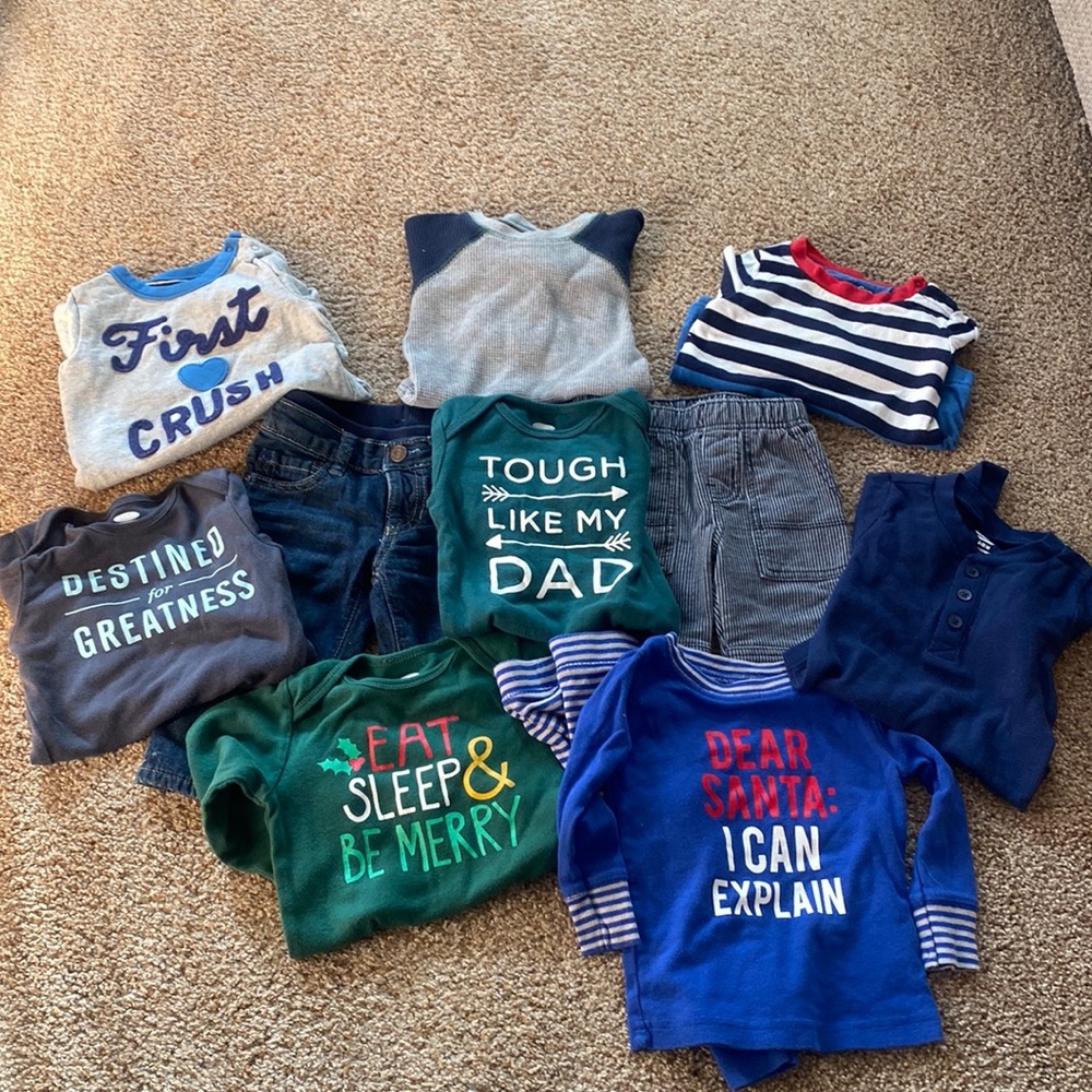 6-12 month Gap/Old Navy bundle.  2 pants/6 onesies/1 Christmas pj set/Dear Santa